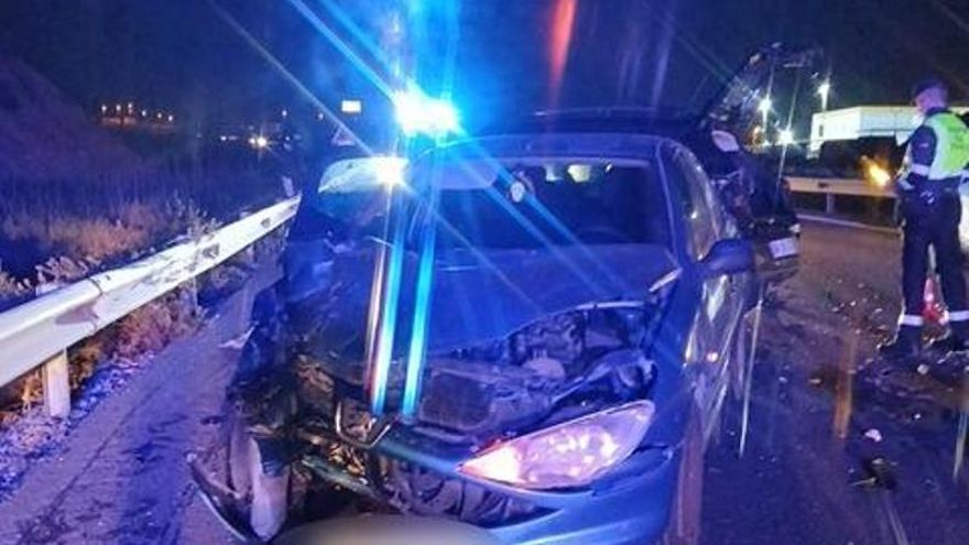 Buscan al conductor kamikaze que provocó un accidente múltiple en la A-30 en Molina