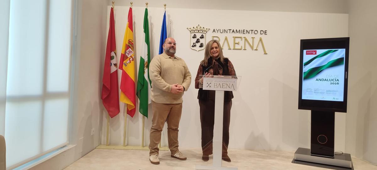 Domingo Castro y María Jesús Serrano, en la presentación del Día de Andalucía.