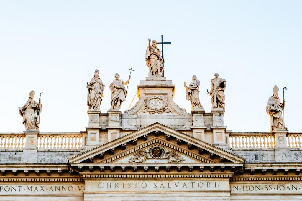 La iglesia tiene sus orígenes en el siglo IV.
