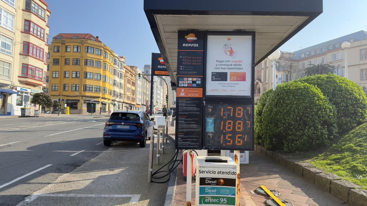 Precio del carburante en una estación en la plaza de Portugal
