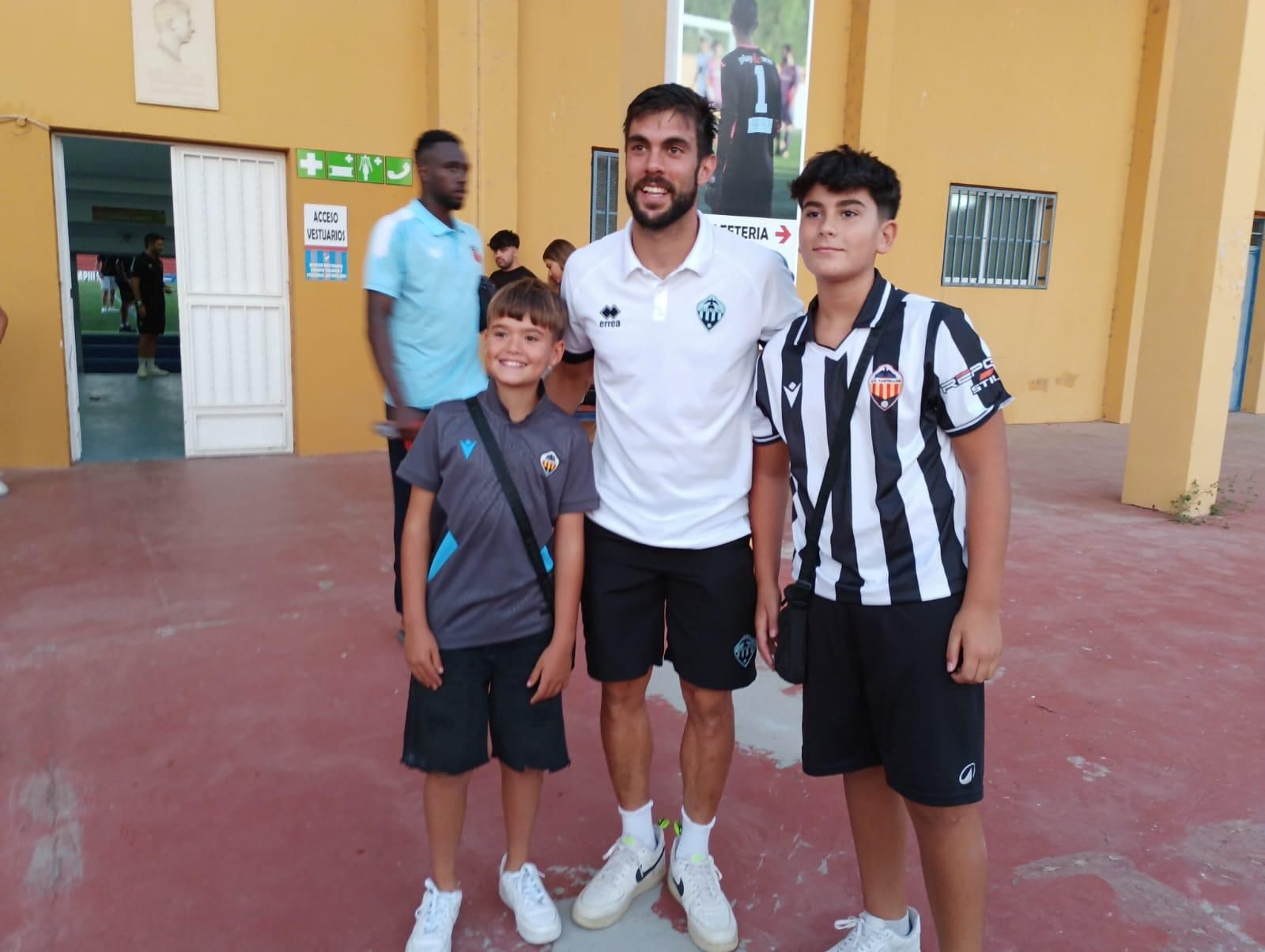 Galería | Afición y equipo, juntos tras el amistoso del Castellón en Alzira