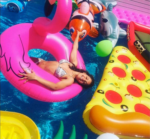 Los flotadores más divertidos inundan las piscinas este verano - Woman