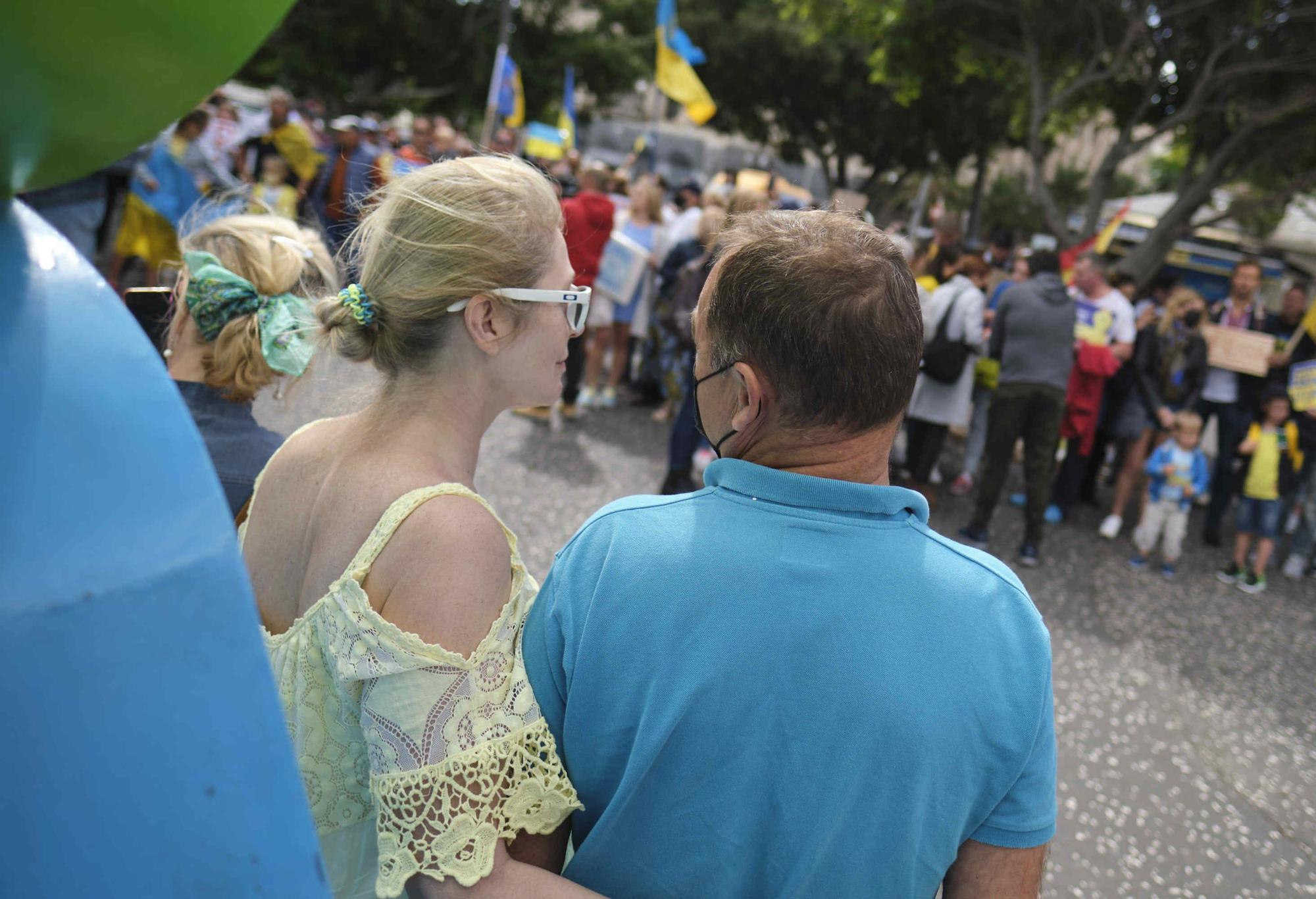 Centenares de personas se manifiestan en Tenerife contra la guerra en Ucrania