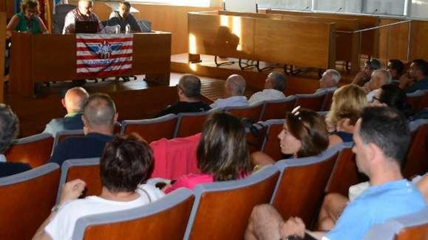 Un momento de la asamblea de ayer del Alondras. // Gonzalo Núñez