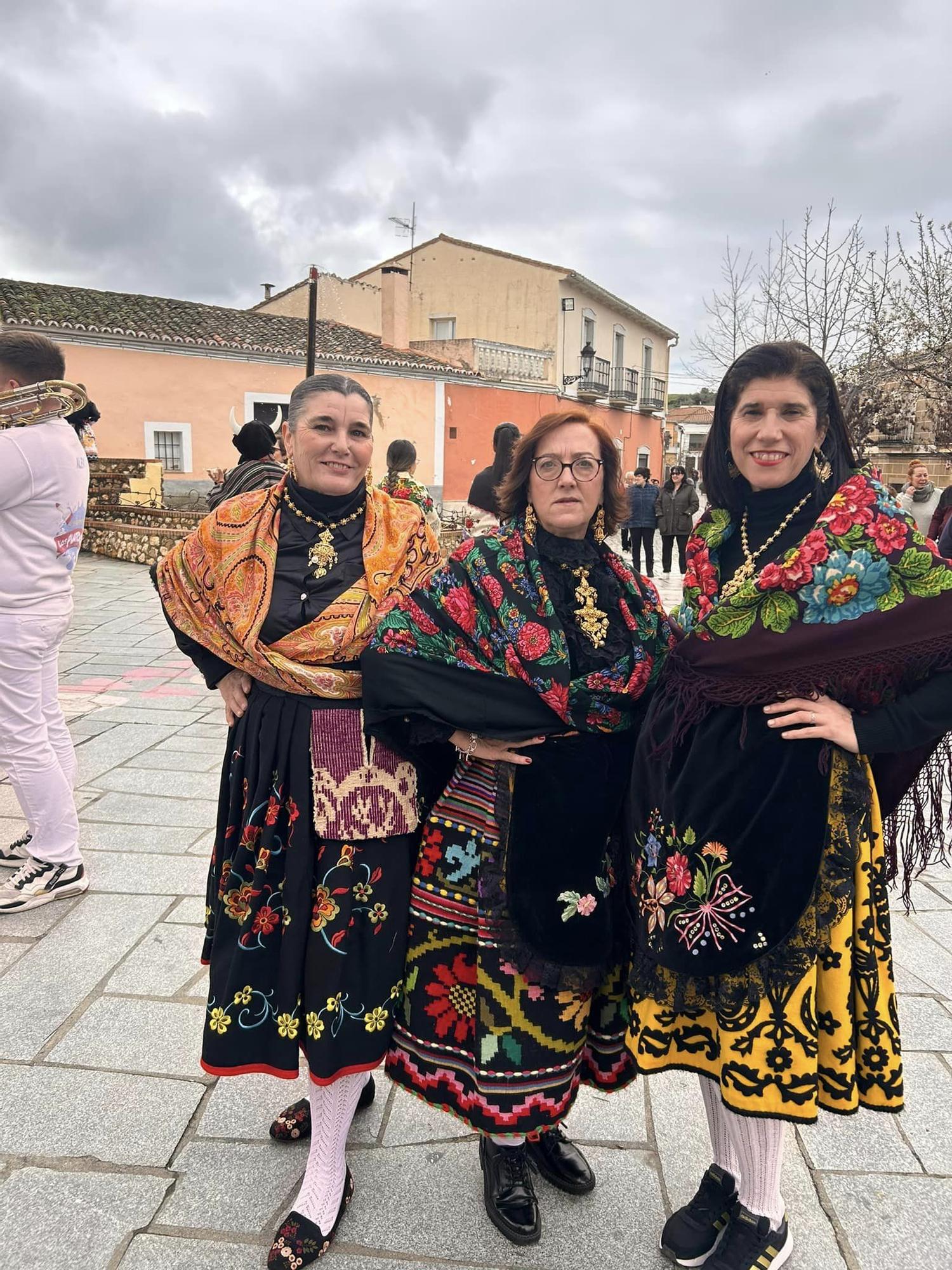 Galería | Aldeacentenera saca los refajos del baúl para recordar sus tradiciones