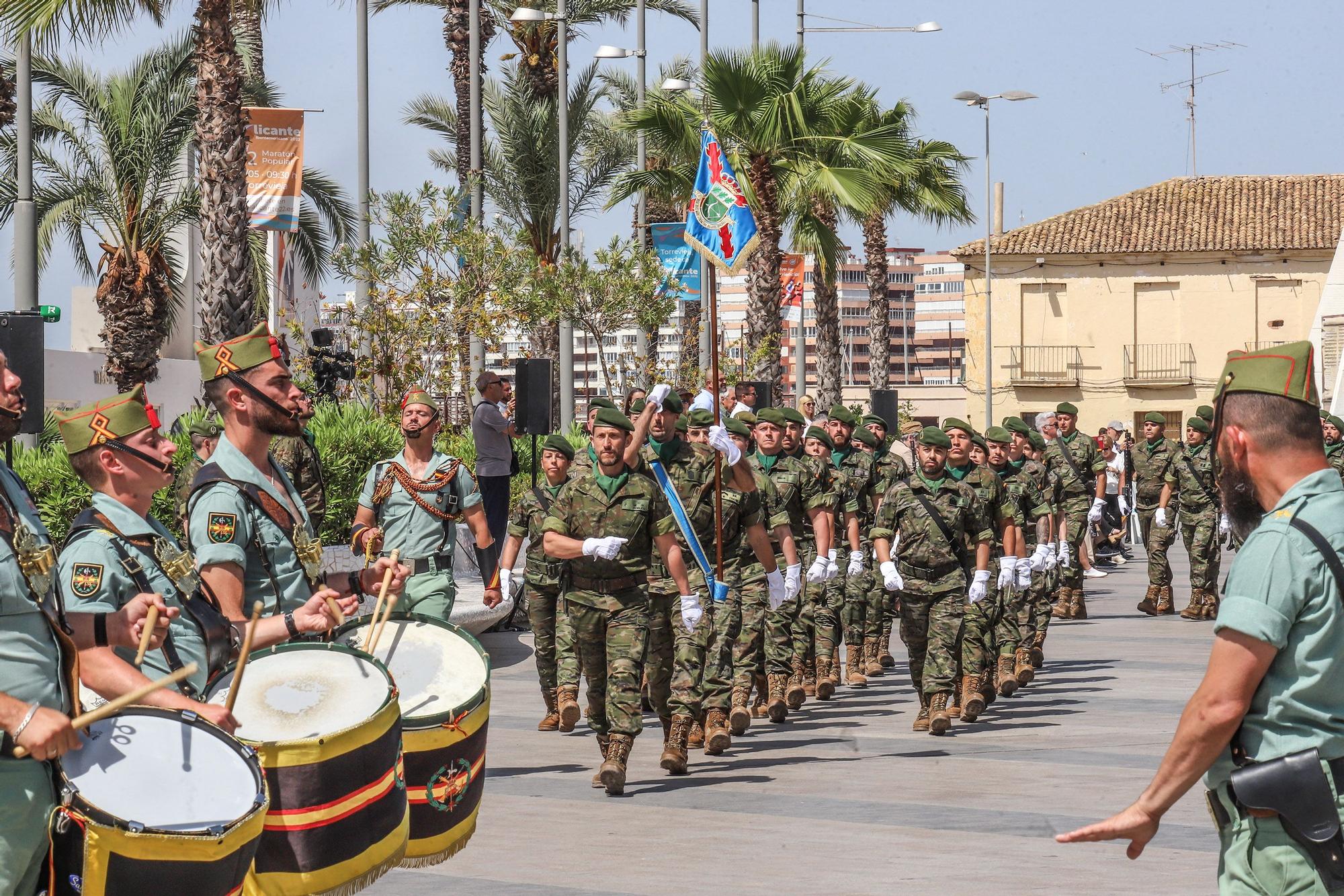 Sol y fidelidad a la bandera en Torrevieja