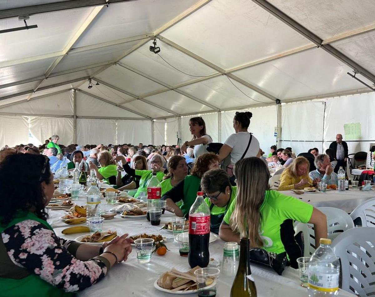 Es Forn preparó una paella para 300 comensales.