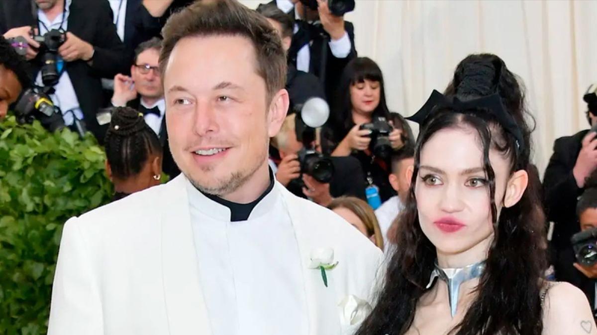 Elon Musk y Grimes, en la gala Met en la que hicieron oficial su relación en 2018.