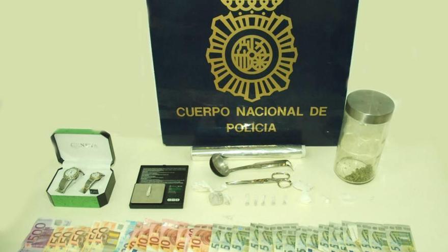 Desmantelan un &#039;punto negro&#039; de venta de drogas en una redada con 5 detenidos