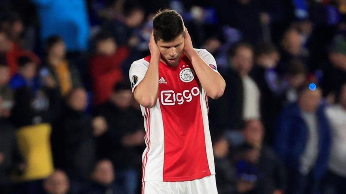 Huntelaar, delantero del Ajax, lamenta haber fallado una ocasión