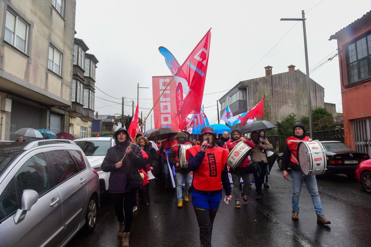 Manifestación de los trabajadores de Losán y Aserpal de Vilasantar a Curtis Manifestación de los trabajadores de Losán y Aserpal de Vilasantar a Curtis