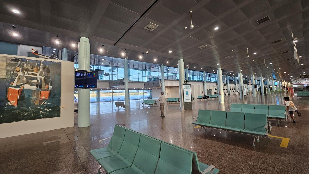 Aena recupera el mirador panorámico del lado tierra hacia la pista del aeropuerto de Vigo.