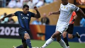 Gonzalo esmena Asencio i el Madrid tomba el Pachuca amb 10