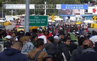 Más de 13.000 inmigrantes venezolanos logran cruzar la frontera hacia Ecuador