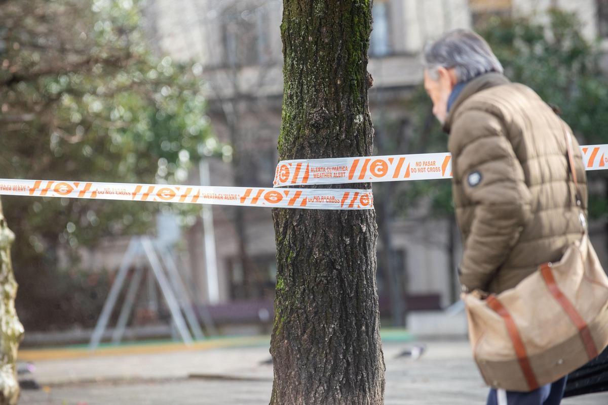 Tiempo desapacible en A Coruña, con alerta en el mar, lluvias y frío en aumento
