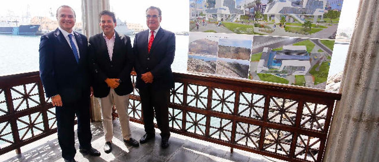 Augusto Hidalgo, Luis Ibarra y Rafael Cabrera en la presentación del teleférico.