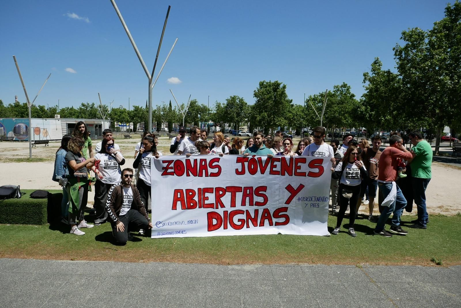 En imágenes | Huelga en las zonas jóvenes de Zaragoza