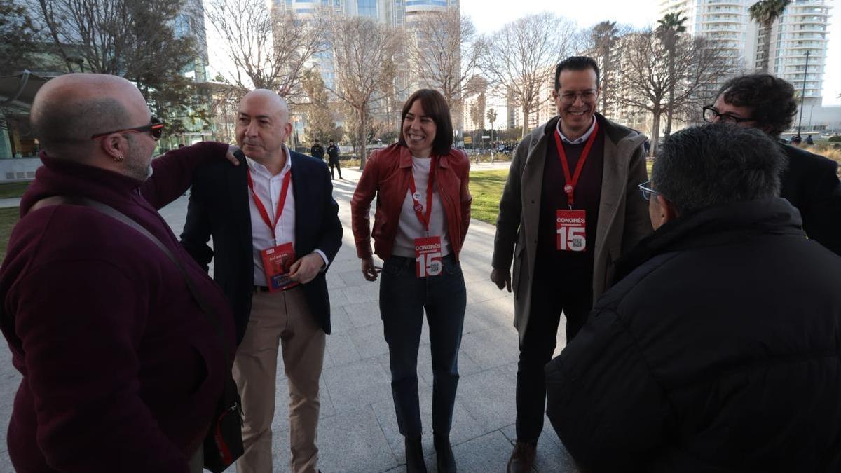 Soler, Morant y Alfaro, esta mañana a las puertas del Palacio de Congresos de València