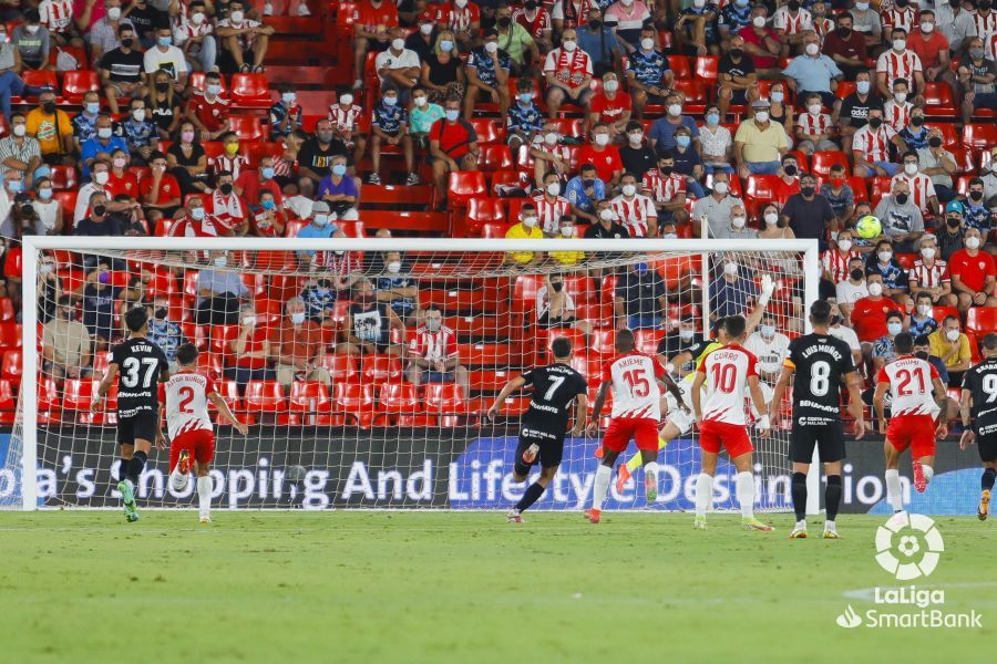 Las imágenes del UD Almería - Málaga CF de la cuarta jornada de LaLiga SmartBank