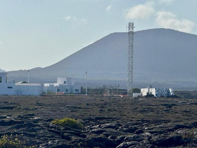 Antena de telefonía en Masdache, en el municipio de Tías