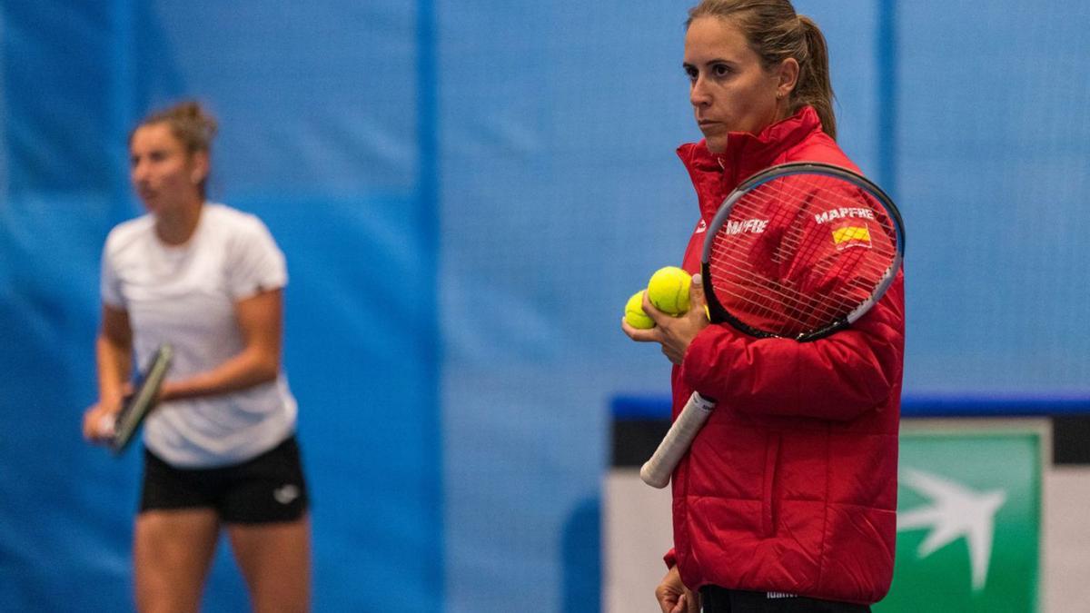 Anabel Medina, en uno de los entrenamientos en Praga antes del debut del lunes. | RFET