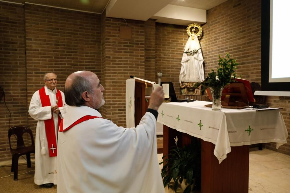 Los sacerdotes de Gijón ofician misa por internet