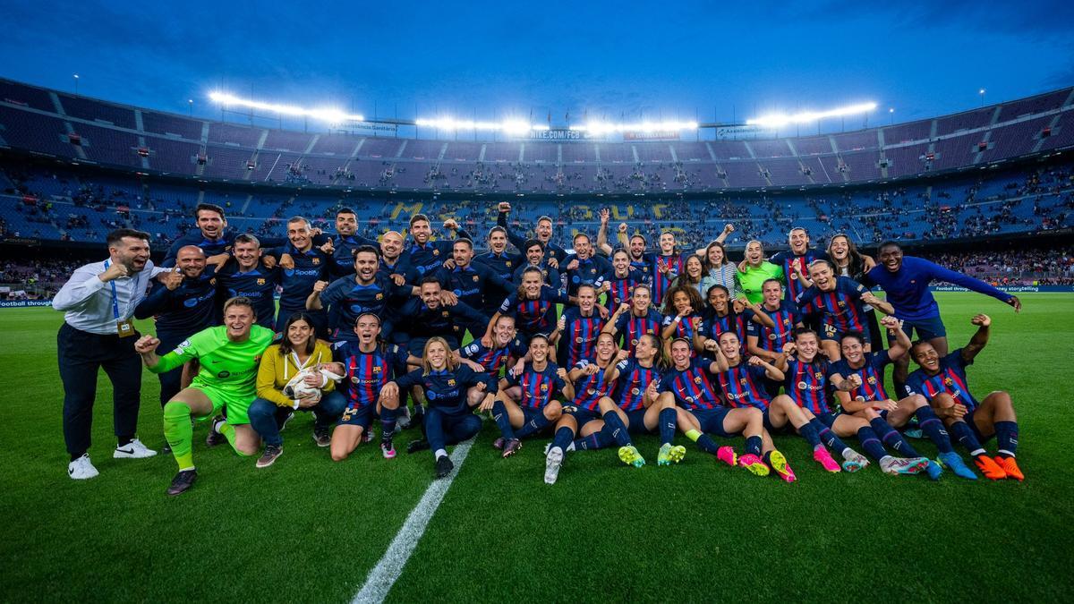 Las jugadoras del Barça celebran la clasificación para la final de la Champions en el Spotify Camp Nou