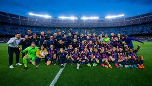 Las jugadoras del Barça celebran la clasificación para la final de la Champions en el Spotify Camp Nou