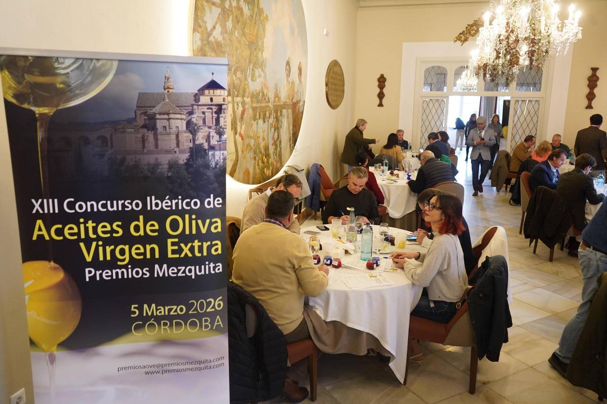 Catadores del Concurso Premios Mezquita de AOVE el pasado día 5 de marzo en Córdoba.