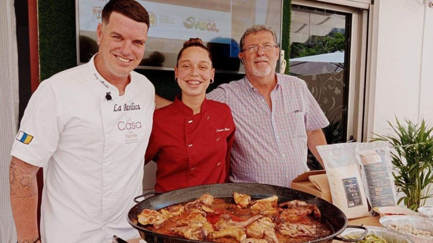 Aday Martín, de La Basílica, compite en el concurso de paellas Ciudad de Sueca