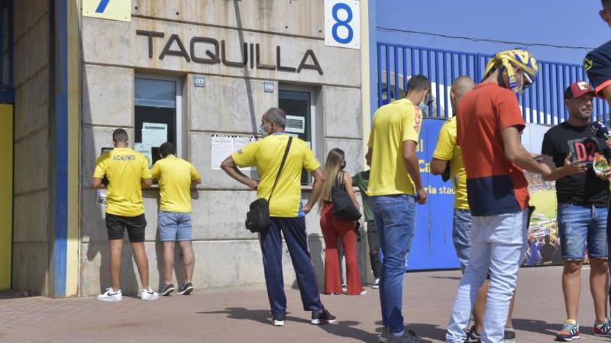 Ambiente durante el derbi en el Estadio de Gran Canaria