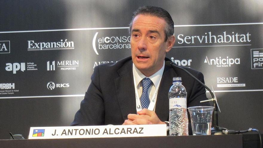 CaixaBank cesa a su número tres, Juan Antonio Alcaraz