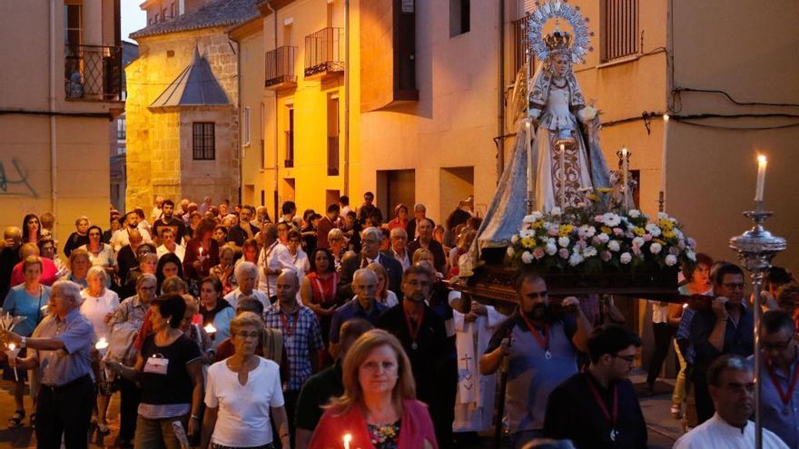 La Cofradía de la Santísima Virgen de la Concha rinde honores a su patrona