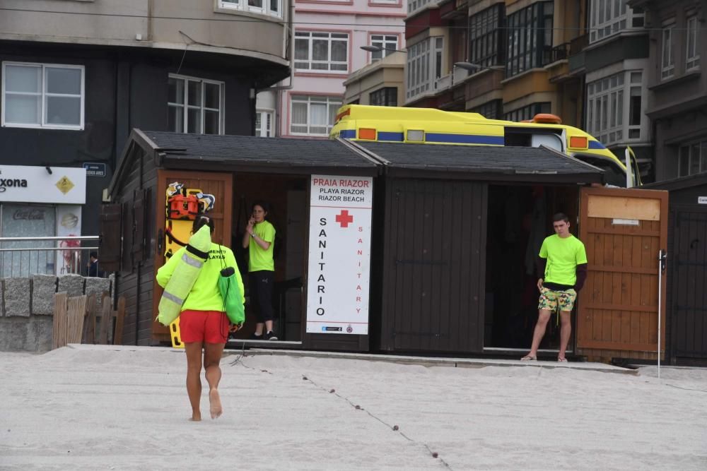 Las playas de A Coruña ya tienen socorristas