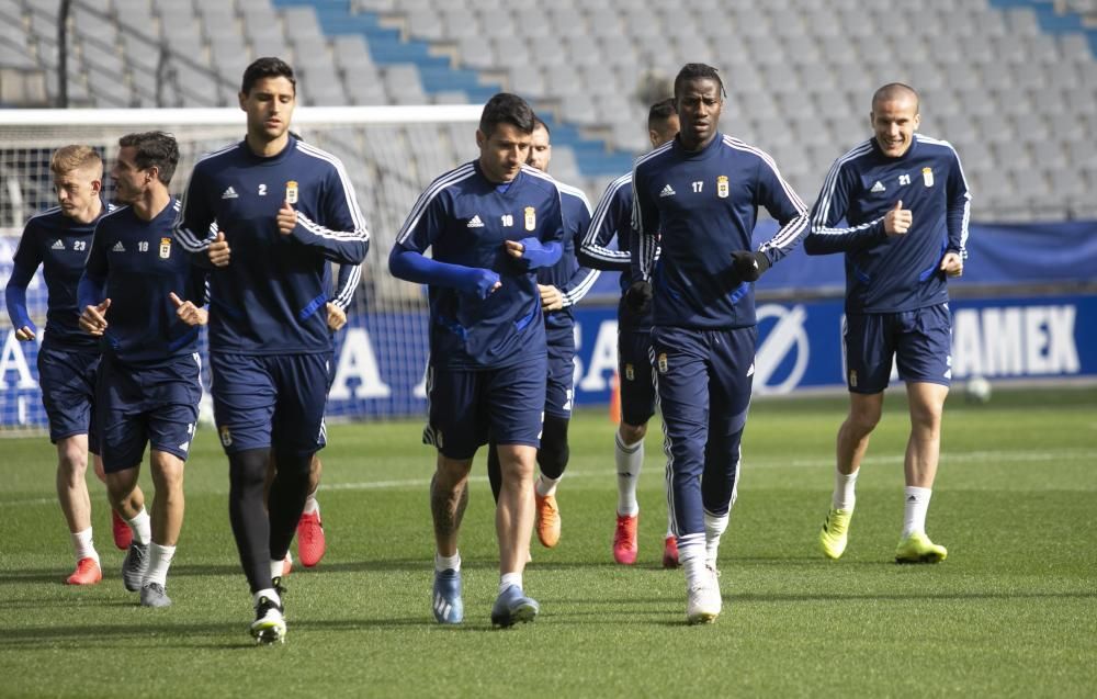 Entrenamiento del Real Oviedo de fútbol en el Carl