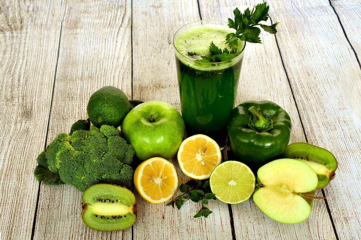 El kiwi es una de las frutas más utilizadas para hacer batidos verdes para adelgazar