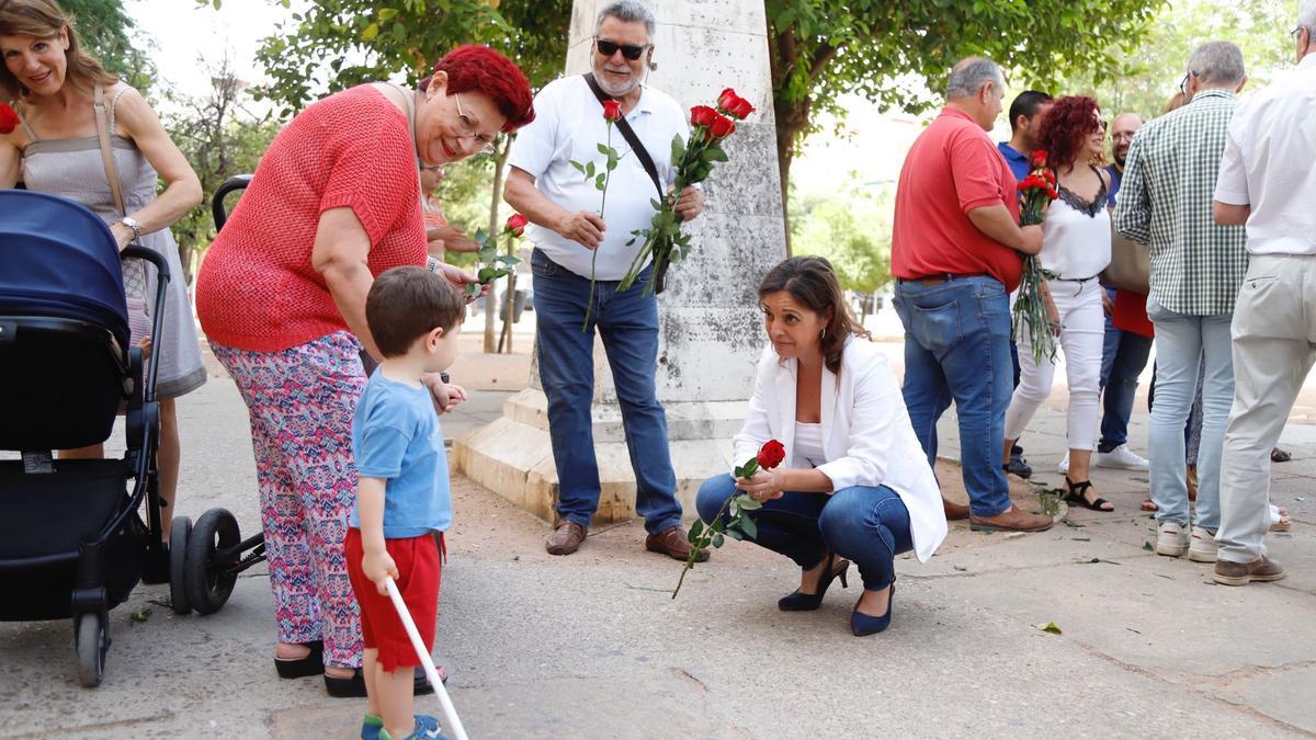 Isabel Ambrosio, durante el reparto electoral en el Marrubial.