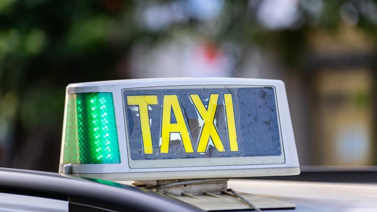 El objetivo es ampliar el servicio de taxi en Santa Pola
