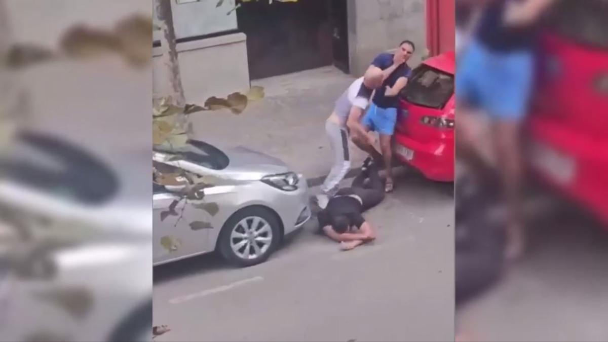 Vídeo | Baralla a punta de navalla al carrer Santa Eugènia de Girona