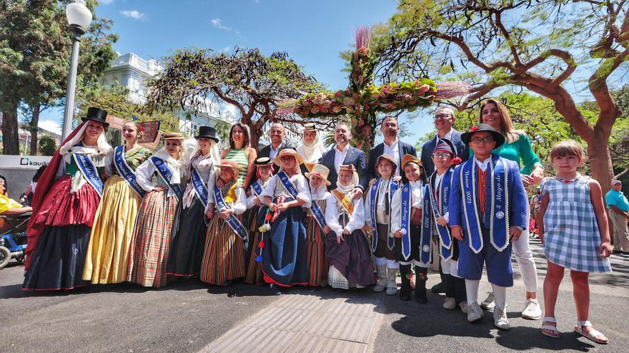 La Gallega rescata sus fiestas y gana con la cruz de su &#039;niño prodigio&#039;