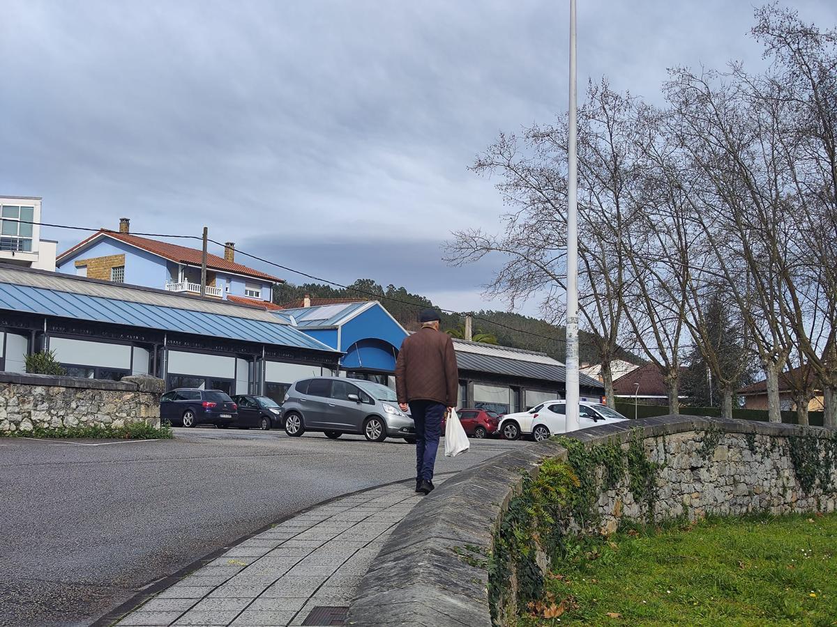 Zona de La Moratina donde se ubican las nuevas dependencias de Servicios Sociales, con los exteriores en tonos azules, al fondo de la imagen.