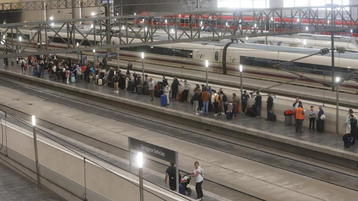 Evacuats 36 passatgers d’un tren incendiat a la línia entre Saragossa i Lleida