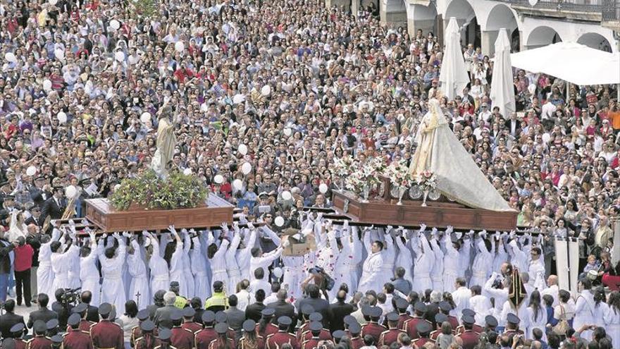 Policía y hermandades planifican una Semana Santa cacereña más segura