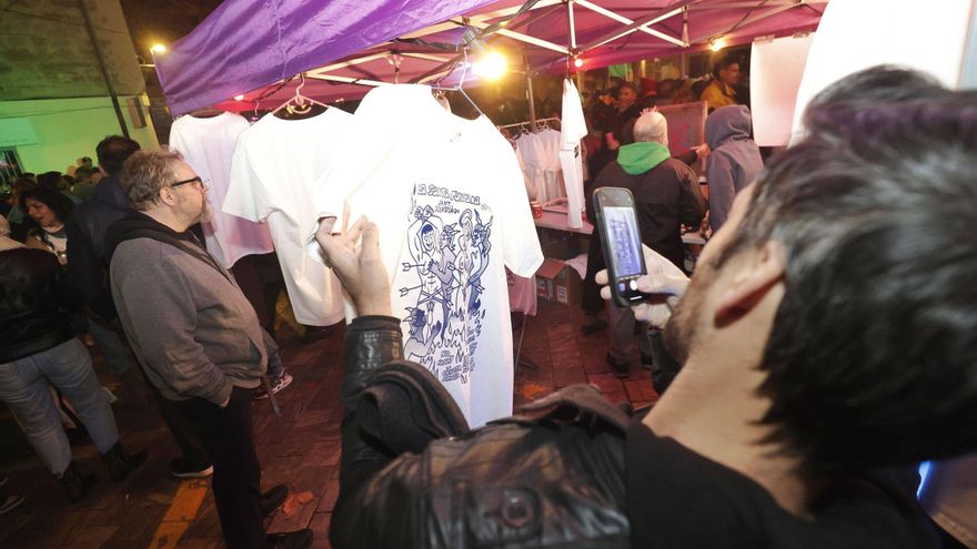 El polémico cartel se convierte en camiseta