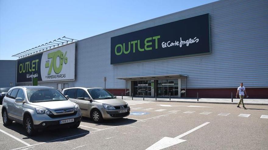 El Corte Inglés cerrará el 'outlet' de Plaza y lo trasladará a Grancasa