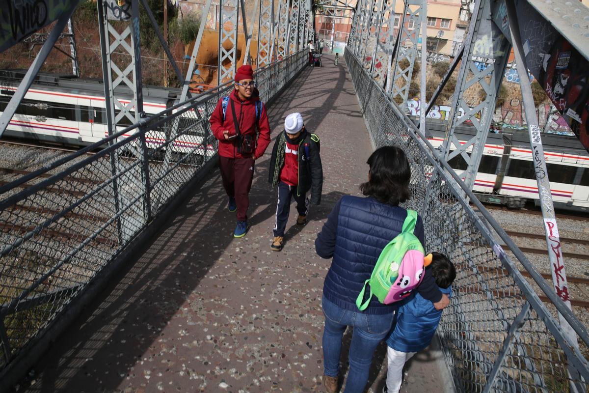 El histórico Pont den Jordà o Pont de la Torrassa de LHospitalet de Llobregat. Estado del puente y la degradación de sus alrededores