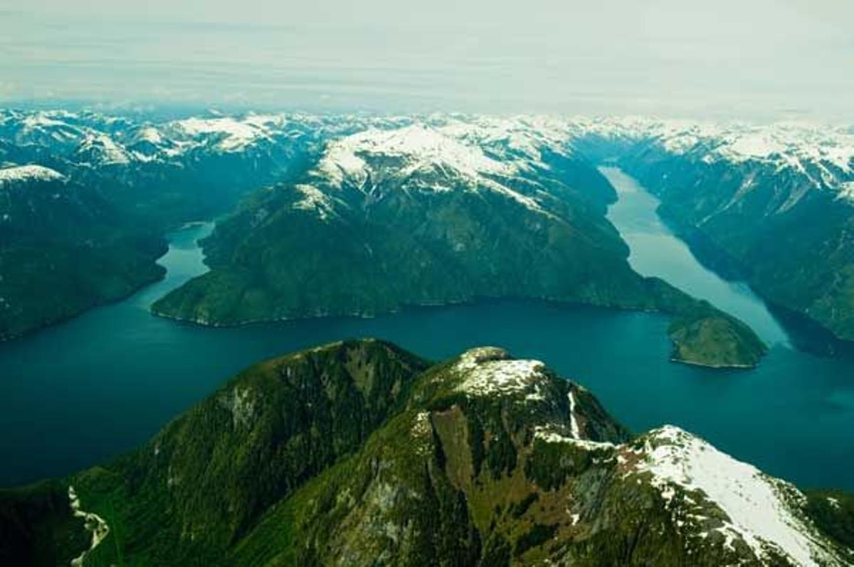 Fiordos en las Islas Queen Charlotte, en British Columbia, en Canadá.