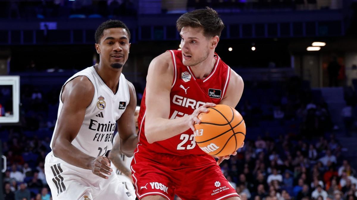 Theo Maledon y Sergi Martínez, en el Real Madrid - Bàsquet Girona de la primera vuelta