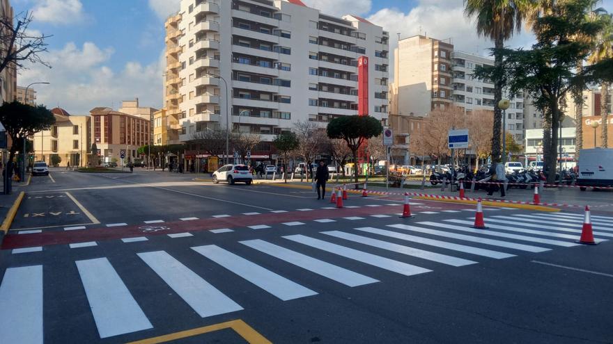 Herido un menor que conducía un patinete en Gandia al chocar con un coche