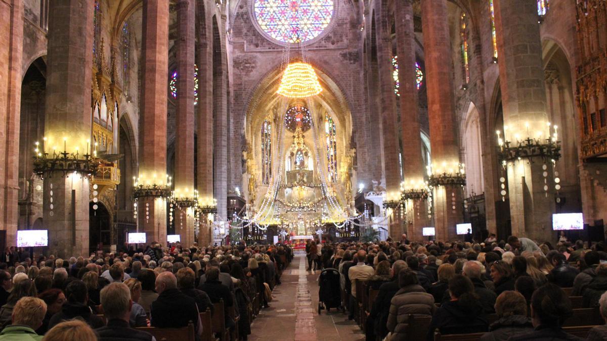 Eine Christmette in der Kathedrale.